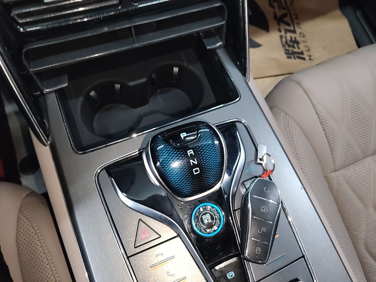 BYD Tang New Energy 2024 DM-i Glory Edition 112KM Prestige Model - Executive — снимка 16