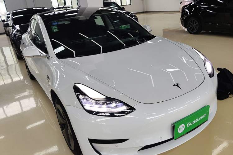 Used Tesla Model 3 2019 Standard Range Rear-Wheel Drive Upgraded Version (52 kWh) Front Right 45 Deg