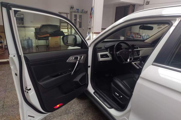 Used Geely Auto Emgrand X7 Sport 2018 1.8TD Automatic Two-Wheel Drive Smart Connect 4G Internet Edition
