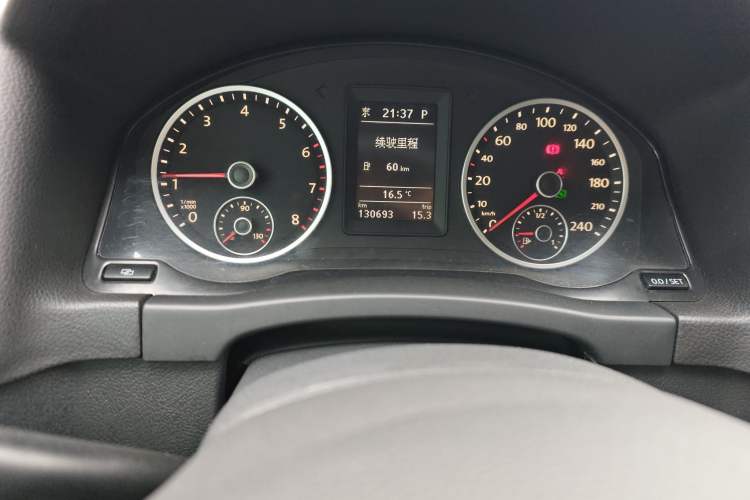 Used Volkswagen Tiguan 2010 1.8 TSI Automatic All-Wheel Drive Fashion Edition Odometer Close Up