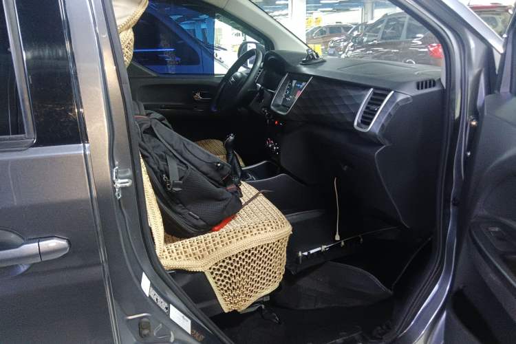 Used Jinbei Gold Hiace M Classic 2022 1.5L Engineering Lion Passenger Vehicle 5 Seats