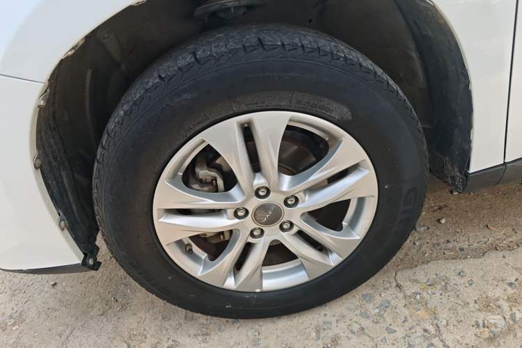 Used Haval M6 2018 Revised Version 1.5T DCT Two-Wheel Drive Elite Edition Left Front Wheel Hub