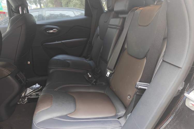 Used Jeep Cherokee 2016 2.4L Superior Edition