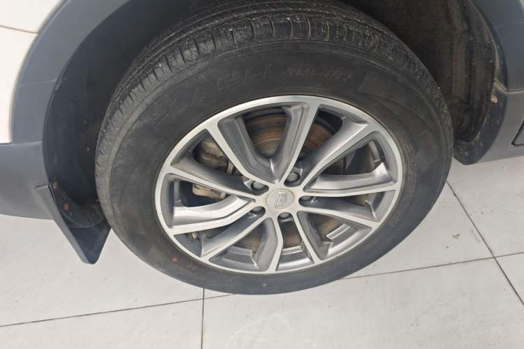 Used Geely Auto Emgrand X7 Sport 2018 1.8TD Automatic Two-Wheel Drive Smart Connect 4G Internet Edition Right Rear Wheel Hub