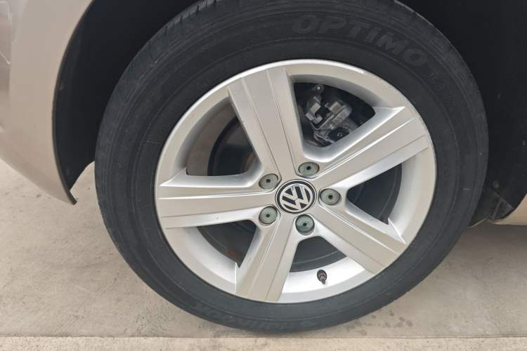 Used Volkswagen Golf 2015 1.4TSI Automatic Luxury Model Right Rear Wheel Hub