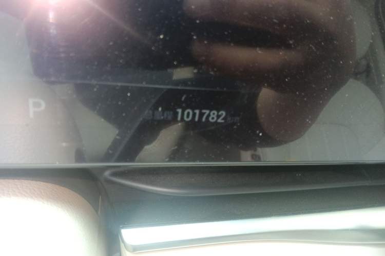 Used VOYAH Dream 2022 0-Emission Version Range of 475 km Odometer Close Up