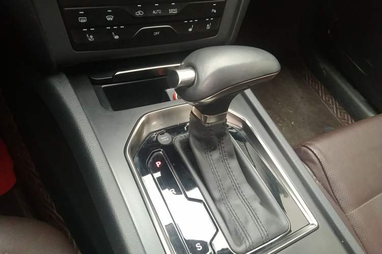 Used Hongqi H7 2018 2.0T Elite Edition Gear Lever