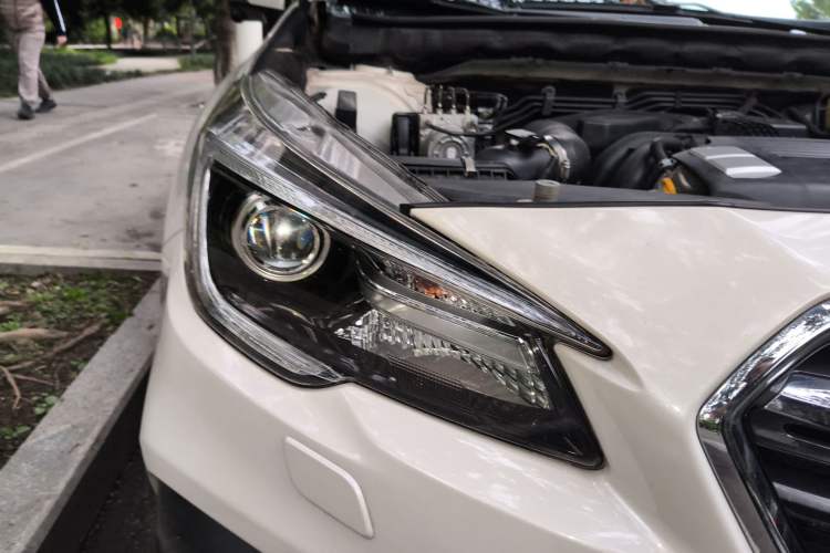 Used Subaru Outback 2018 2.5i Sport Navigation Edition with EyeSight Right Front Headlight