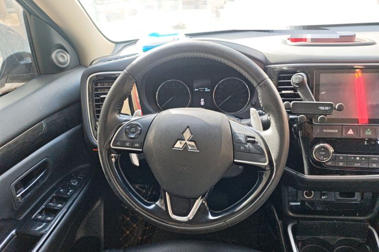 Used Mitsubishi Outlander 2018 2.4L 4x4 Elite Edition 5 Seats Steering Wheel