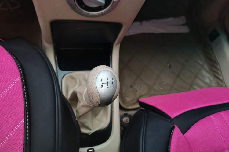 Used Chery Fengyun 2 2010 Hatchback 1.5L Ambition Model Gear Lever