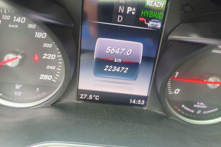 Used Mercedes-Benz C-Class New Energy 2016 C 350 eL Odometer Close Up