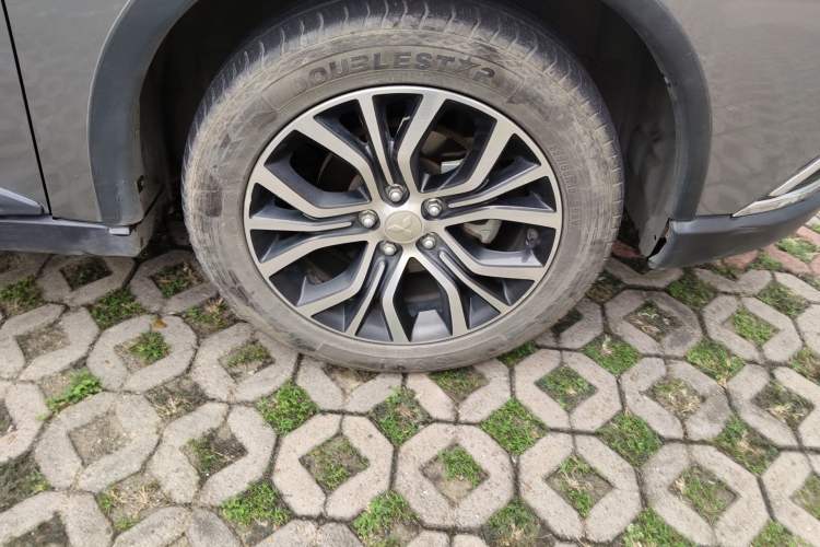 Used Mitsubishi Outlander 2018 2.0L Two-Wheel-Drive Jiale Edition 7-Seater Right Front Wheel Hub