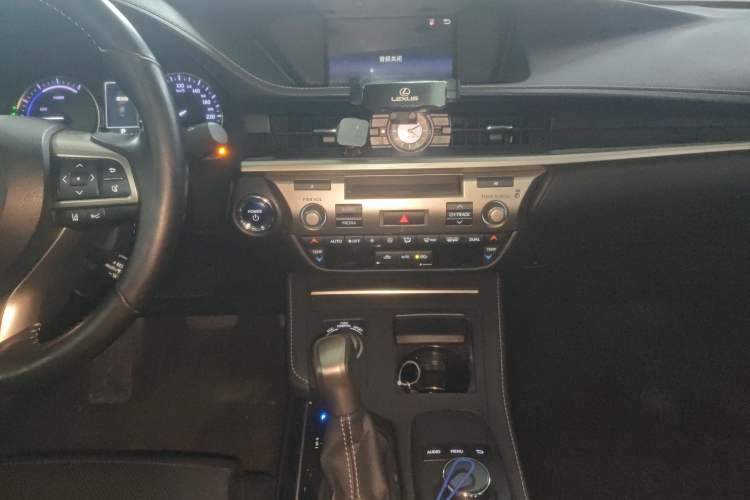 Used Lexus ES 2015 300h Comfort Edition