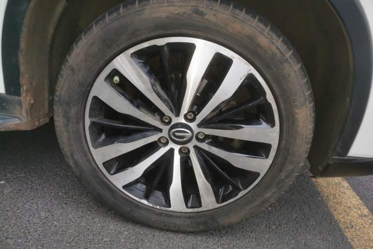 Used GAC Trumpchi GS4 2017 235T Automatic Two-Wheel Drive Luxury Smart Connectivity Version Right Front Wheel Hub