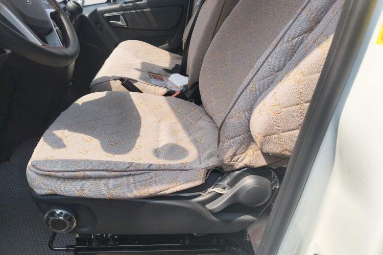 Used Foton Toano 2024 Tuyano Pro Van 2.0T Manual Rear-Drive Long Wheelbase Mid-Roof Design Single Rear Tire 3-Seater