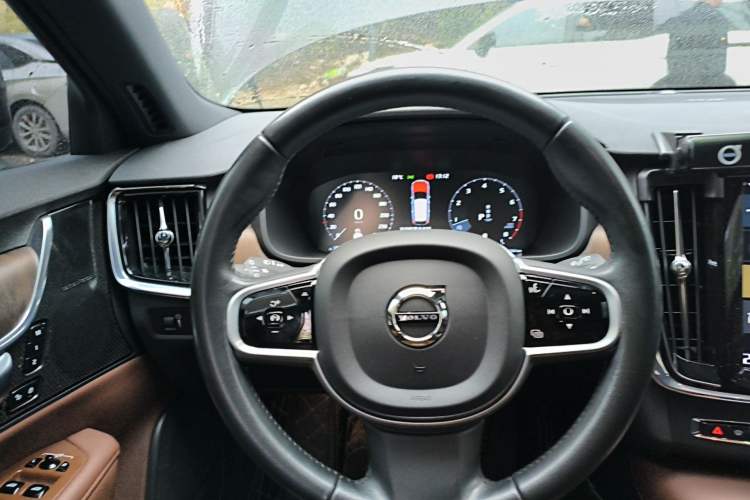 Used Volvo V90 2021 Cross Country B5 AWD Smart Range Edition