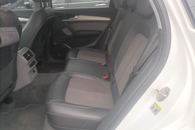 Used Audi Q5L 2018 40 TFSI Prestige Fashion Edition China VI Left Rear Seat