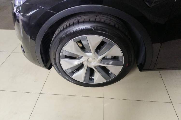 Used Tesla Model Y 2022 Long-Range All-Wheel-Drive Version
