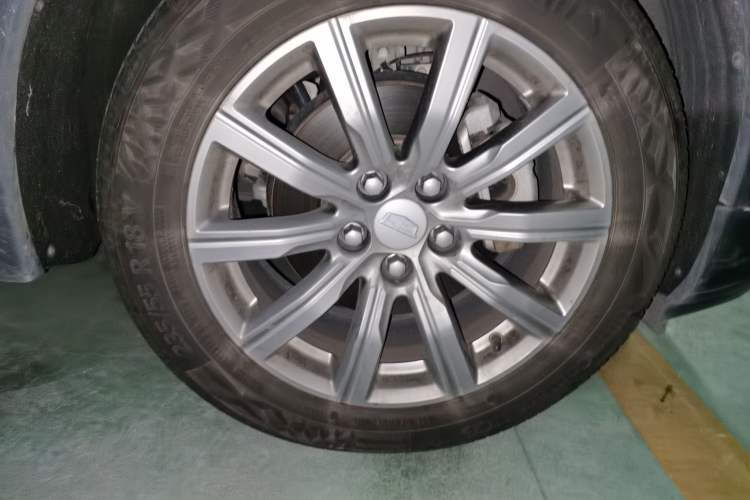 Used Cadillac XT4 2018 28T Two-Wheel-Drive Luxury Model
