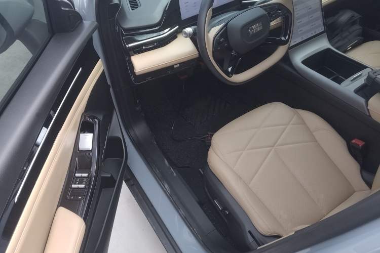 Used Geely Galaxy L6 2023 60km PLUS Driver Seat