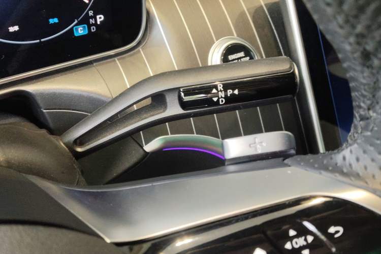 Used Mercedes-Benz C-Class 2025 C 260 L Obsidian Night Sport Edition Gear Lever