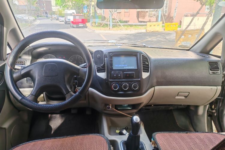 Used FORTHING Lingzhi 2016 V3 1.5L 7-Seater Comfort Model China V Standard Center Console