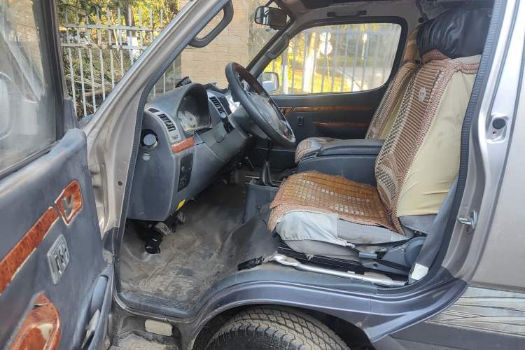 Used Golden Dragon Hiace 2019 2.0L Gasoline Version Long Wheelbase High-Roof V19 Driver Seat