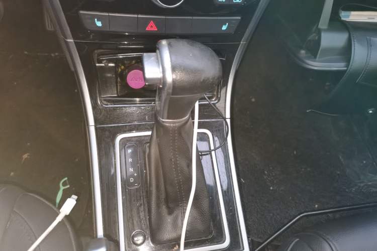 Used Haval H2 2017 Red-Label 1.5T Automatic Two-Wheel Drive Elite Model Gear Lever