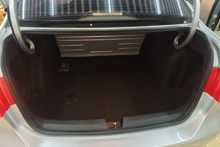 Used Volkswagen Jetta 2015 Zhuihui Edition 1.4L Manual Fashion Model Trunk