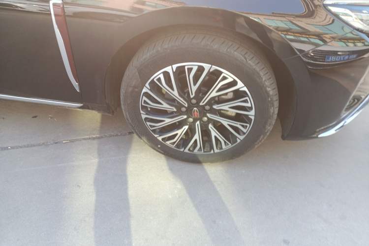 Used Hongqi H5 2025 2.0T Automatic Flag Edition – 500 000 Units Commemorative Version
