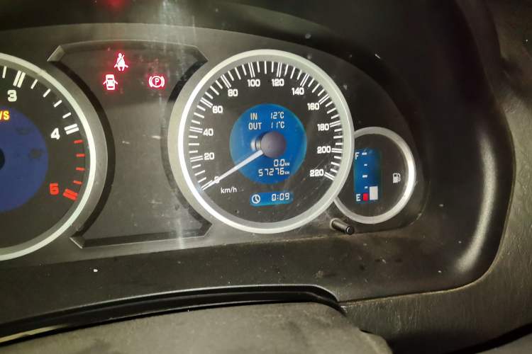 Used JMC Yusheng S350 2011 2.4T Two-Wheel-Drive Luxury 5-Seater Odometer Close Up