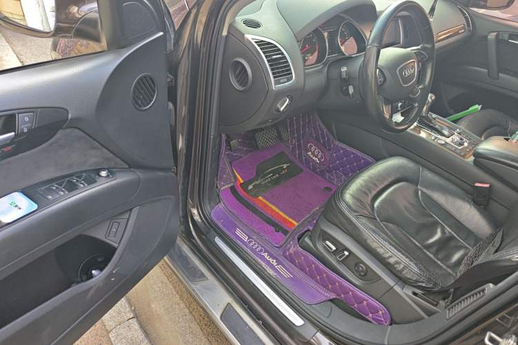 Used Audi Q7 2013 35 TFSI Ambition Edition Driver Seat