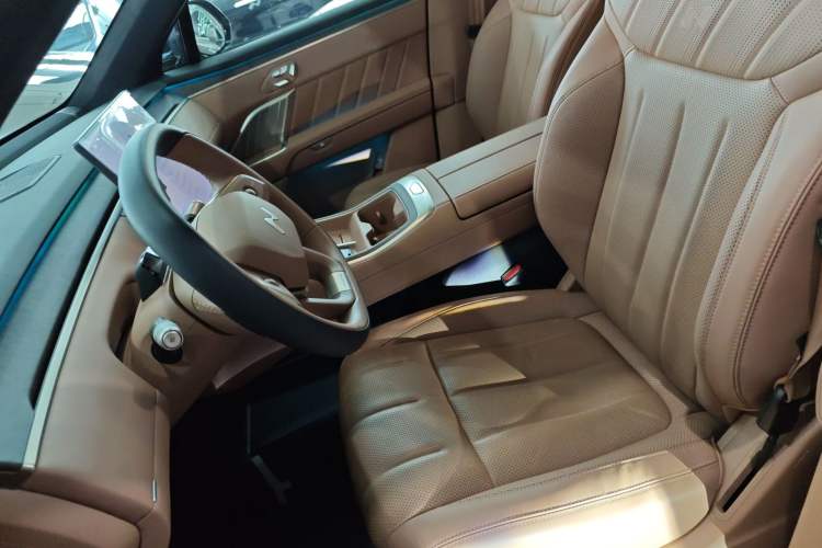 Used ONVO Luxeed L90 2025 Model—Max Six-Seater Version Left Front Seat