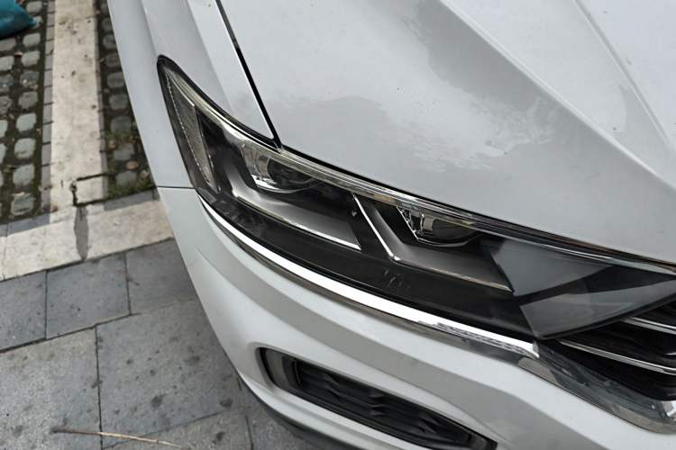 Used Volkswagen T-ROC 2018 280TSI DSG Four-Wheel Drive Luxury Version China V Emission Standard Right Front Headlight