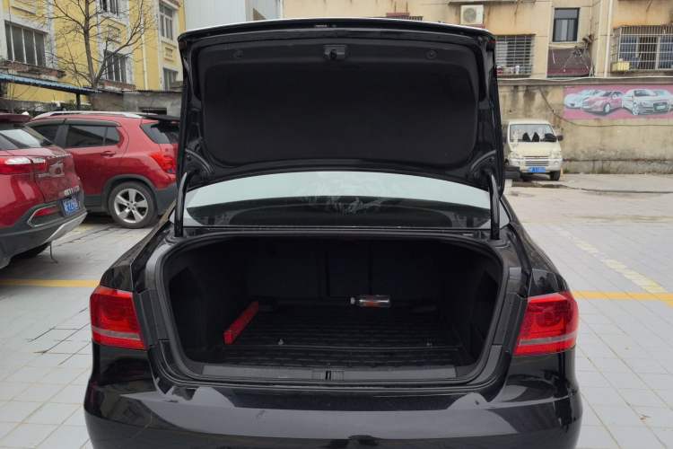 Used Volkswagen Magotan 2015 1.8TSI Advanced Model Trunk