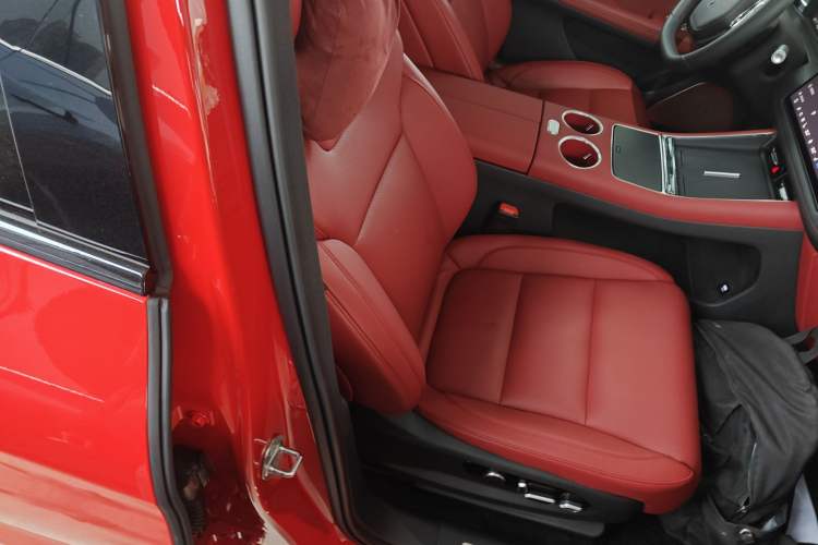 Used Hima AITO M5 2025 Extended-Range Ultra All-Wheel-Drive Version Right Front Seat