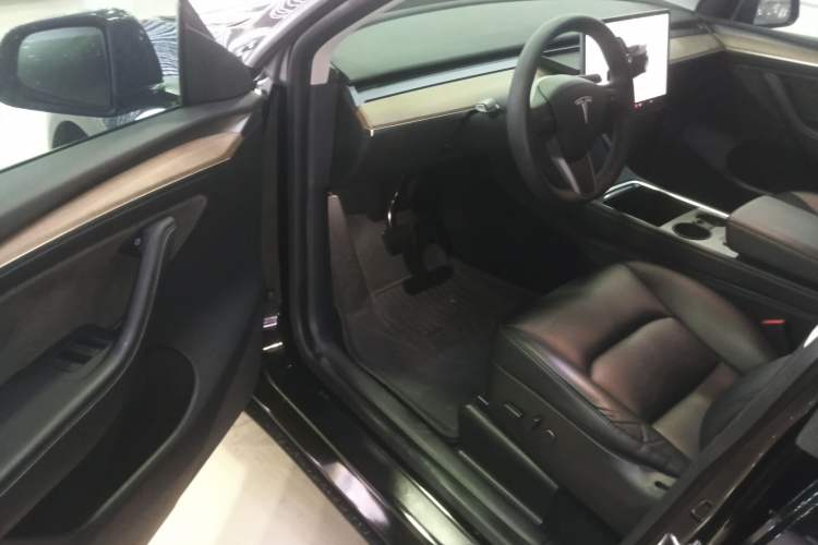 Used Tesla Model Y 2022 Rear-Wheel-Drive Version
