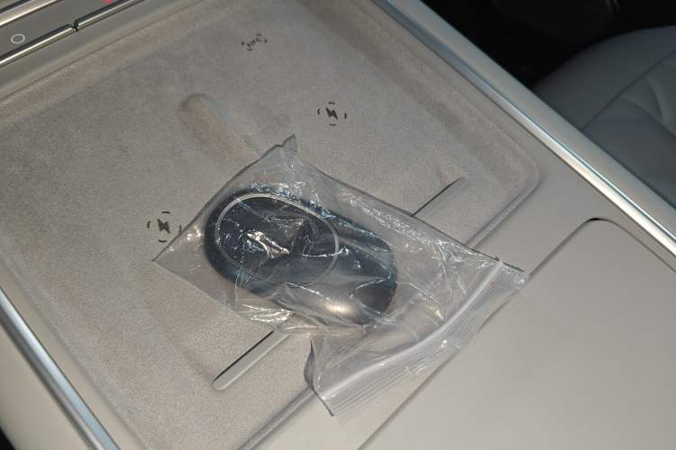 Used Nio ES6 2025 Model 100kWh 300,000th Anniversary Edition Interior 1