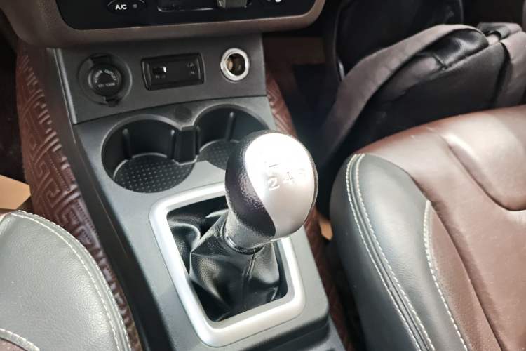 Used Dongfeng Fengon 330 2019 1.5L 330S Manual Comfort Version China VI Standard