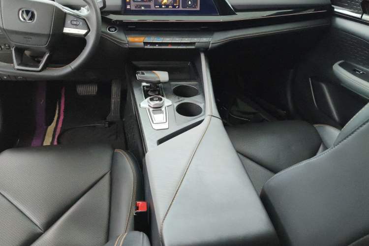 Used Changan UNI-V 2022 1.5T Prestige Version
