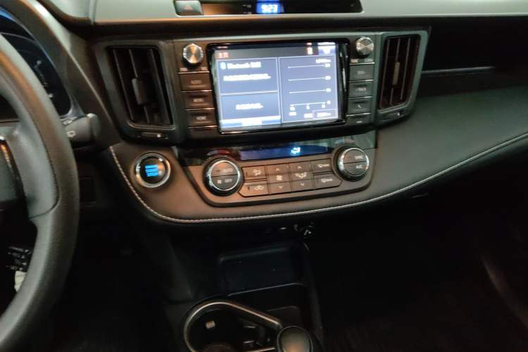 Used Toyota RAV4 2016 2.0L CVT Two-Wheel Drive Fashion Edition China V Standard