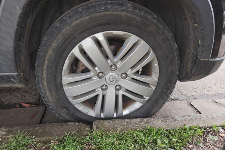 Used CHANGAN OSHAN X70A 2019 1.5L Manual Comfort Model China VI Standard Right Front Wheel Hub