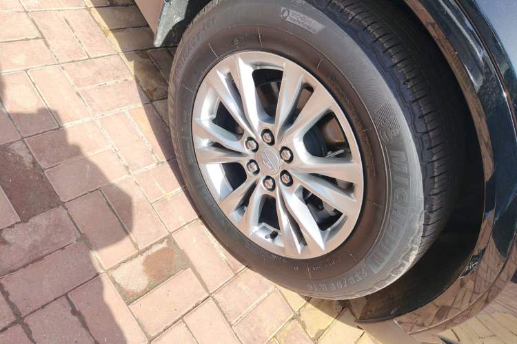 Used Cadillac XT5 2021 2.0T Two-Wheel Drive Luxury Version Right Front Wheel Hub