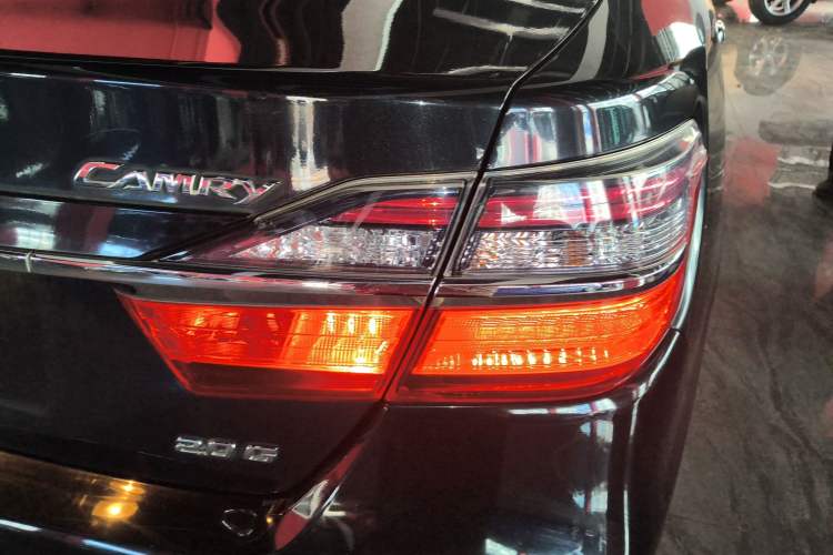 Used Toyota Camry 2016 2.0G 10th Anniversary Leading Edition Right Rear Taillight