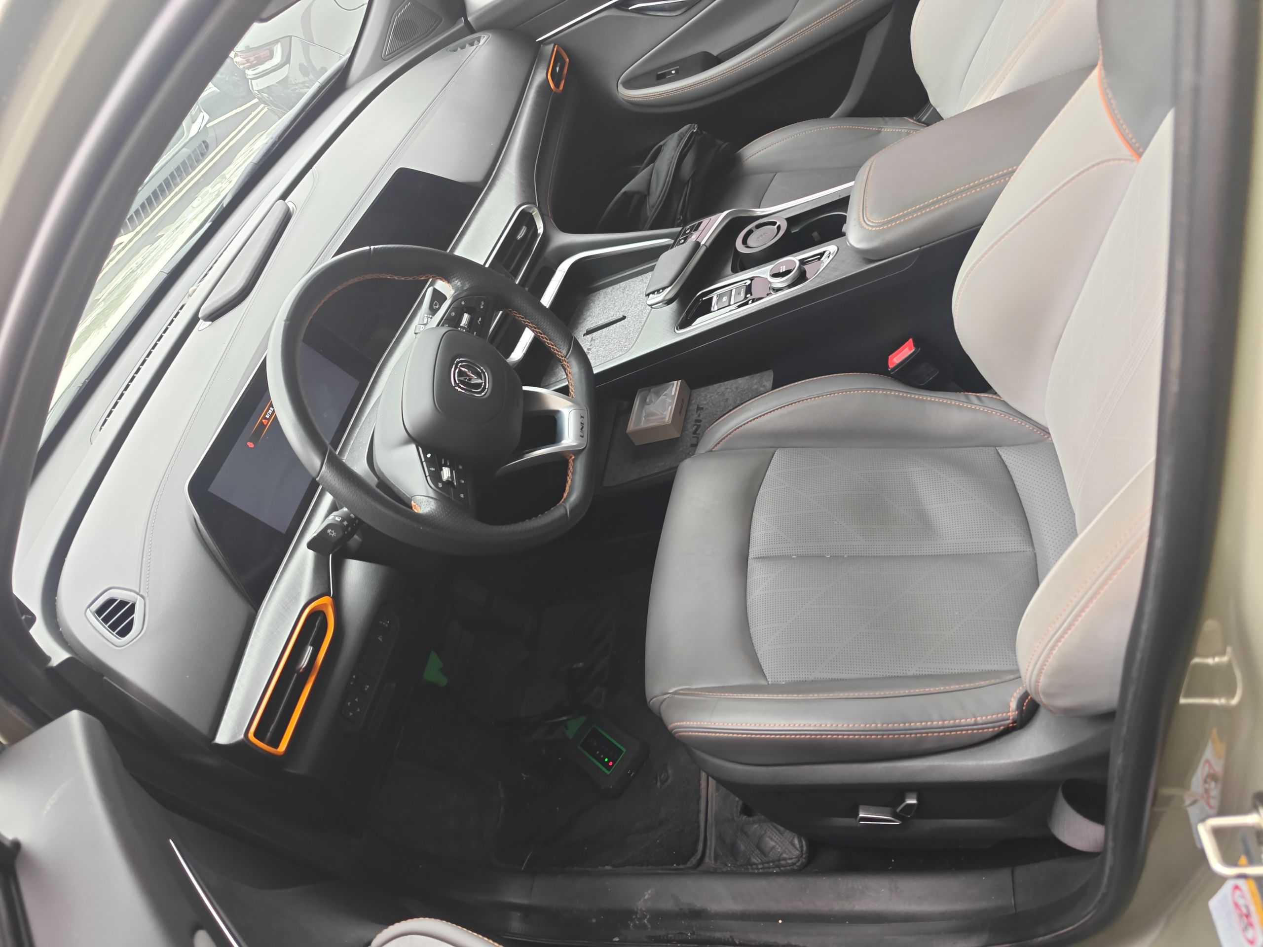 Переднее сиденье в автомобиле