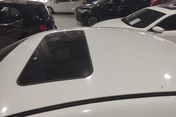 Used Roewe 350 2015 1.5L Automatic Luxury Sunroof Edition