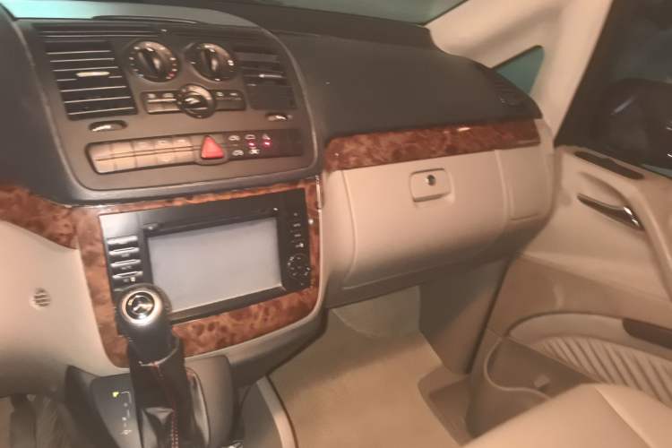 Used Mercedes-Benz Viano 2010 2.5L Luxury Edition
