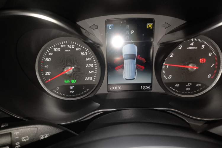 Used Mercedes-Benz GLC 2017 GLC 260 4MATIC Luxury Model Instrument Cluster