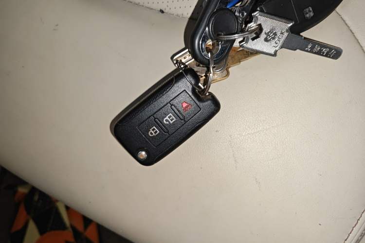 Used Nissan Patrol 2012 5.6L V8 Flagship Edition Vehicle Key