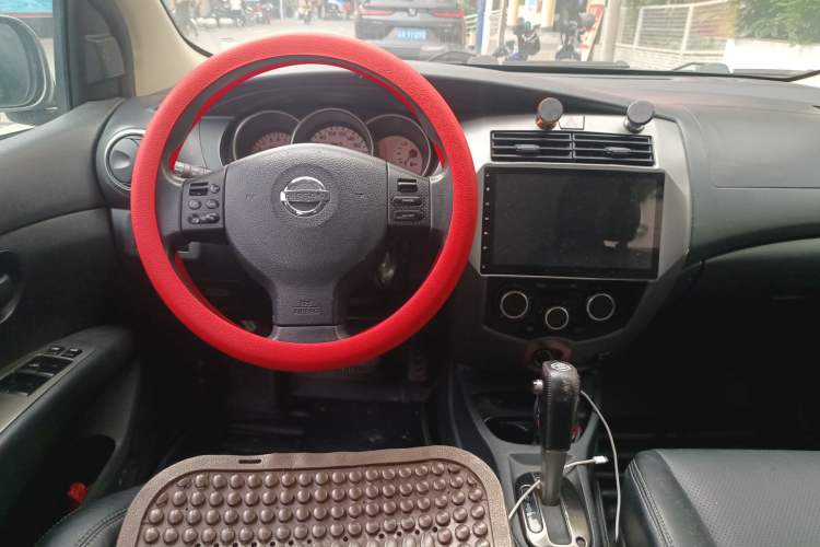 Used Nissan Livina 2010 Jingrui Edition 1.6L Automatic Smart High-End Model Steering Wheel